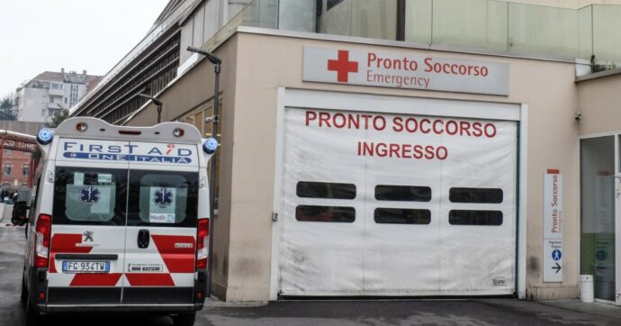 Lite nella casa condivisa con 10 persone: 39enne muore dopo essere stato immobilizzato dai coinquilini, 5 arresti