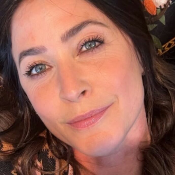 “Durante la menopausa mi sono lasciata andare, è stato un periodo orrendo. Non volevo affrontare la cosa e sono arrivata a prendere 19 chili, poi tutto è cambiato”: parla Lisa Snowdon