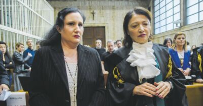Copertina di Lasciò morire la figlia: 24 anni a Alessia Pifferi
