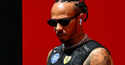 Copertina di Hamilton si prende la Ferrari e alza l’asticella: “Testa bassa e continuiamo a lavorare. È solo l’inizio”