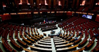 Copertina di Le grandi riforme: negarci le preferenze. E mentre si discute la legge elettorale in Aula 18 presenti su 400