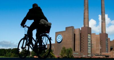 Copertina di Volkswagen  è in crisi nera:  in programma  100mila esuberi