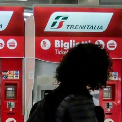 Copertina di Alta velocità Roma-Milano, fino a sei ore di viaggio per lavori a Firenze. Giani: “Emergenza nazionale, saranno giorni di grande difficoltà”