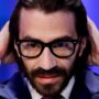 Copertina di Leonardo Maria Del Vecchio si dimette tutti gli incarichi in EssilorLuxottica: in una lettera le critiche sulla gestione