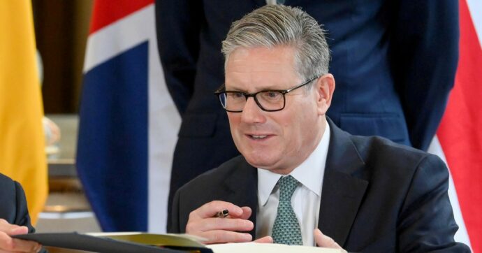 Starmer blinda la spesa militare prima di lasciare  Trump pressa gli alleati per il summit di Ankara