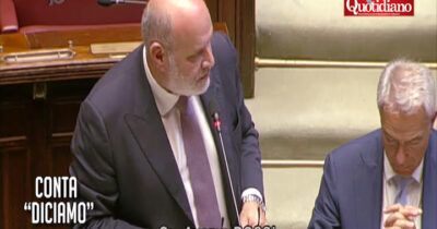 Copertina di L’arte oratoria del relatore della legge elettorale, Angelo Rossi (Fdi): 26 “diciamo” in otto minuti e mezzo di intervento