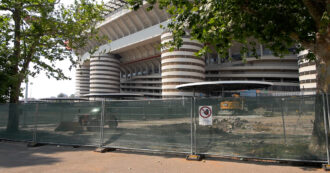 A San Siro spuntano i primi cantieri: demolita la biglietteria sud. E scoppia già la polemica