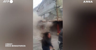 Copertina di Terremoto in Venezuela, il momento in cui il sisma colpisce El Junquito: la scossa in diretta tra urla e corse disperate