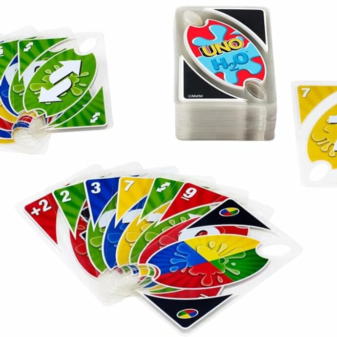 In estate scoppia la voglia dei giochi da tavola in famiglia o tra gli amici: ecco una guida completa per divertirsi (e ci sono anche le carte a prova di mare)