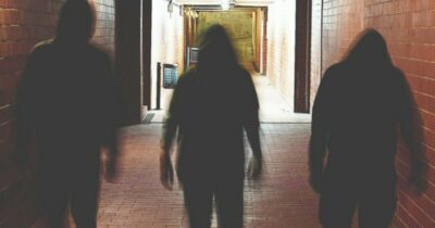 Copertina di Violenze e pestaggi a Cagliari, arrestati sette ragazzini: un anno di aggressioni, minacce e aggressioni adolescenti