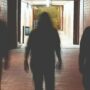 Copertina di Violenze e pestaggi a Cagliari, arrestati sette ragazzini: un anno di aggressioni, minacce e aggressioni adolescenti