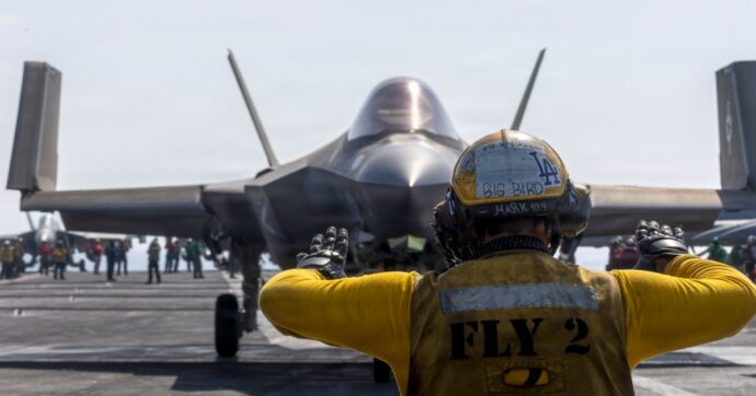 Scambio di accuse (e raid reciproci) tra Usa e Iran. Vance: “Alla violenza risponderemo con la violenza”. Blitz di Teheran sul Bahrein