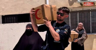 Copertina di Flotilla, sbloccati dopo mesi gli aiuti raccolti a Genova: 240 tonnellate distribuite agli sfollati di Gaza al confine con la Cisgiordania