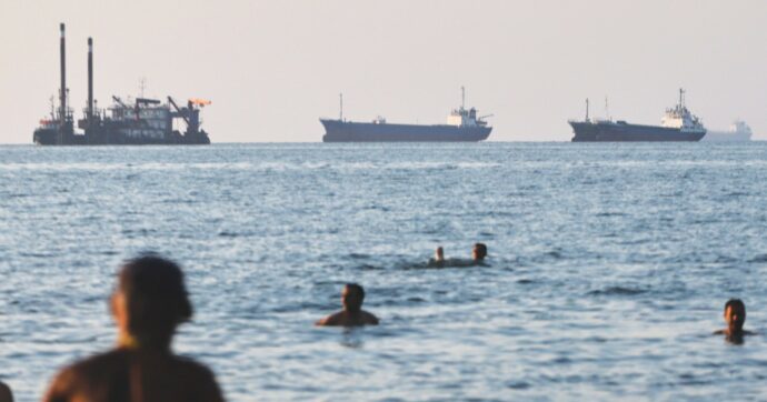 Libano e Iran, accordi contrastanti: due raid Idf nel Paese dei Cedri, Teheran alza la posta a Hormuz