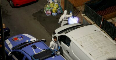 Copertina di Roma, famiglia sterminata a colpi di mannaia:  salvo un figlio