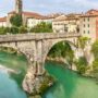 Copertina di In topless sul fiume, multata per oltraggio