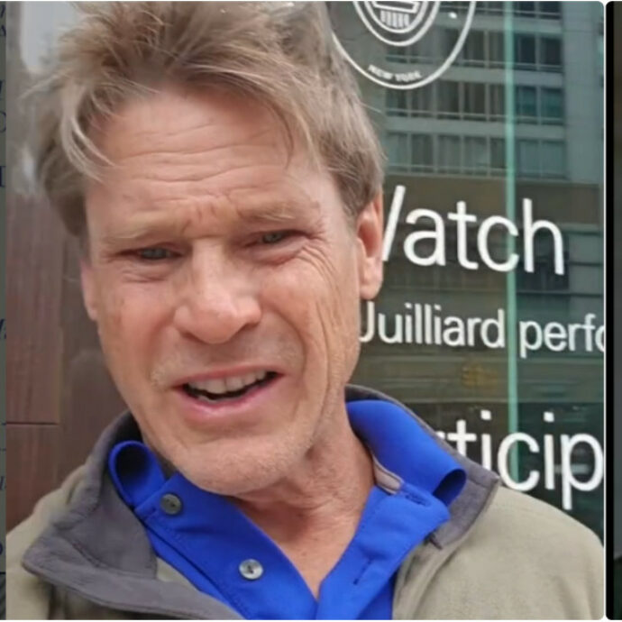 “Vado ancora alle riunioni degli alcolisti anonimi. Dopo aver lasciato Hollywood sono stato in prigione e ho finito i soldi”: lo rivela il sex symbol Anni 90 William McNamara