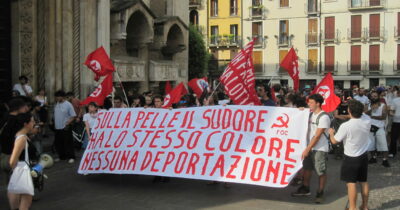 Copertina di In 500 in piazza a Vicenza (con 37 gradi) contro il convegno con Vannacci: “È una citta antifascista, sfregio farlo parlare qui”