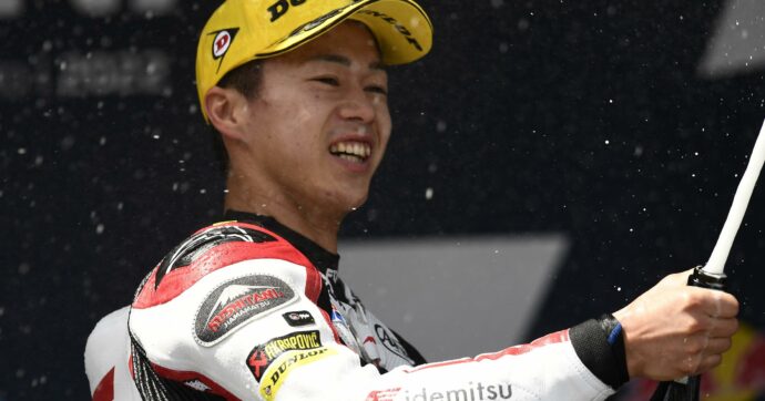 MotoGp Olanda, Ai Ogura vince ad Assen. Bezzecchi cade e perde la leadership del Motomondiale | Ordine d’arrivo e nuova classifica