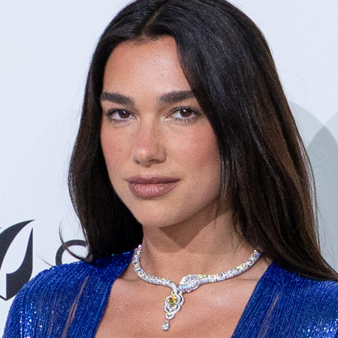 Dua Lipa amareggiata: ha comprato casa sei anni fa e sarà pronta solo nel 2027. Le proteste dei vicini e degli ambientalisti per i mega lavori di ristrutturazione