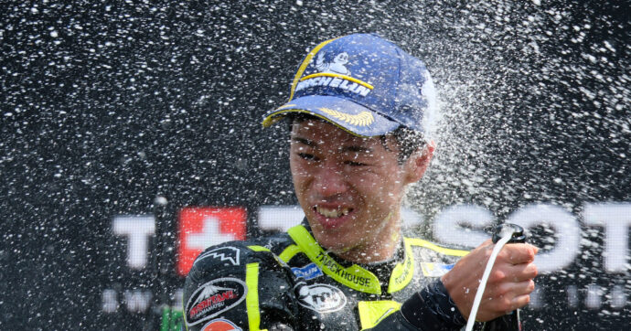 Copertina di MotoGp Olanda, Ai Ogura vince ad Assen. Bezzecchi cade e perde la leadership | Ordine d’arrivo e nuova classifica