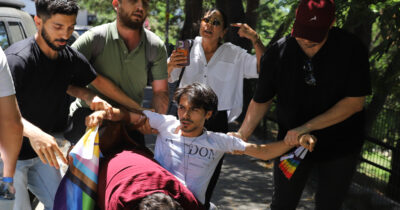 Copertina di Pride a Istanbul, fermate almeno 50 persone tra cui una giornalista: la parata annuale era stata vietata