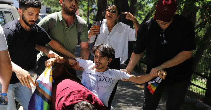 Pride a Istanbul, fermate almeno 50 persone tra cui una giornalista: la parata annuale era stata vietata