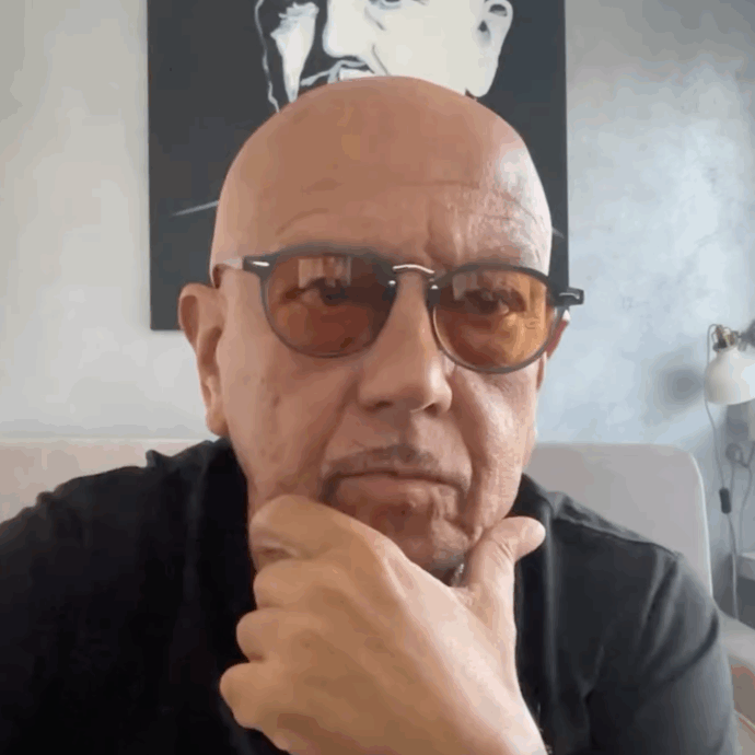 “I soldatini dell’intellighenzia non faranno nulla per questa trasmissione. Non importa. Dedicherò le mie energie non a piangere o a fare appelli”: Enrico Ruggeri sulla chiusura del suo programma