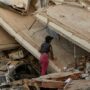 Copertina di Venezuela, estratto vivo un bimbo di 11 anni. Msf: “La Guaira sembra una zona di guerra”