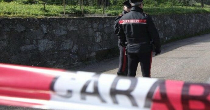 Parla con una donna per strada, l’ex fidanzato lo pesta con calci e pugni. Morto un 46enne, fermato l’aggressore per omicidio