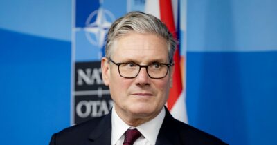 Copertina di Starmer lancia la candidatura al dopo Rutte come capo Nato