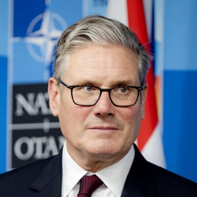 Copertina di Starmer lancia la candidatura al dopo Rutte come capo Nato