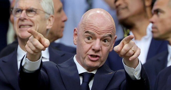 Pallone & noia. I  Mondiali di Infantino: buttate via 2 settimane