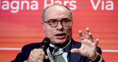 Copertina di “Le fabbriche senza operai? Governare il sistema, non farsi travolgere”: la ricetta di Stefano Firpo, direttore di Assonime