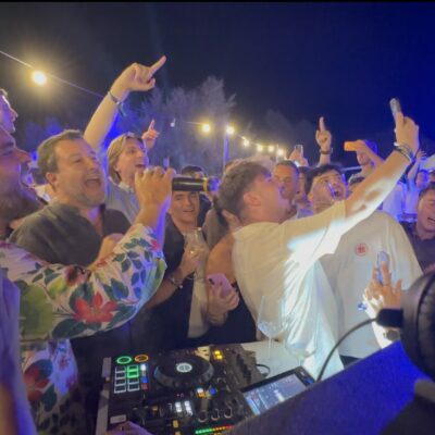 Copertina di Salvini: "Avanti con questa alleanza. Vannacci? Se ci ritiene falliti non penso cambi idea" | La festa sulla spiaggia romagnola: "Se vinciamo nel 2027 vorrei tornare al Viminale"