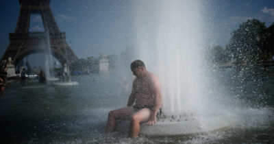 Copertina di Temperature record in Germania e Paesi dell’Est. Parigi si sveglia con 14 gradi, dopo il caldo estremo è arrivata la tregua: “Ma il 6 luglio tornerà l’afa”