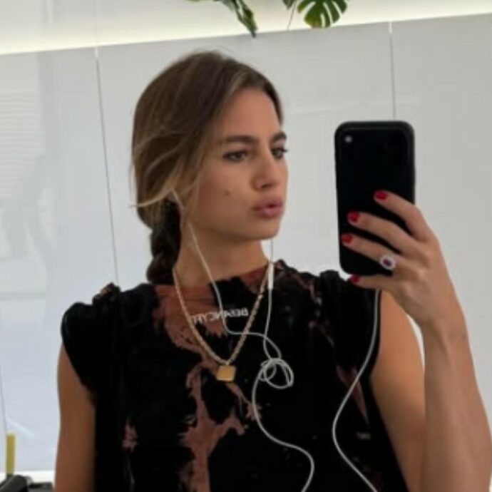 “Io ‘moglie di’? Fa parte del pacchetto. Per sostenerti devi avere una forte personalità e per fortuna mi è stata donata. Recitare con mio marito Luca Argentero è stato divertente”: parla Cristina Marino