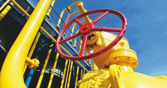 Europa in cerca di gas, gli esperti:  “Ora rinviare lo stop al gnl russo”