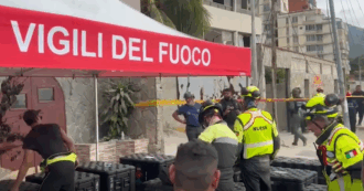 Copertina di Venezuela, pompieri italiani scavano tra le macerie per salvare una madre con 3 figli