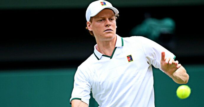 Wimbledon, il primo set di Sinner è un disastro: Kecmanovic vince 6-4. Reazione nel secondo: subito break | La diretta