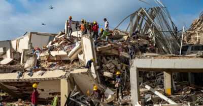 Copertina di Venezuela, avvertita nuova forte scossa a La Guaira e Caracas. Sono decine di migliaia i dispersi e 1.450 i morti ufficiali
