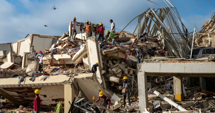 Venezuela, avvertita nuova forte scossa a La Guaira e Caracas. Sono decine di migliaia i dispersi e 1.450 i morti ufficiali