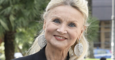 Copertina di “Quando mia sorella stava morendo, i medici le hanno praticato l’accanimento terapeutico. La vidi soffrire in maniera terribile. Con Warren Beatty finì perché voleva fare sesso a tre”: parla Barbara Bouchet