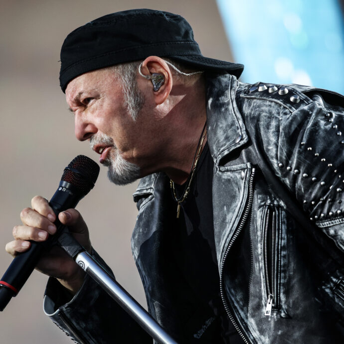 “Io infame? Non ho fatto nomi per uscire dal carcere. È successo esattamente il contrario: qualcuno fece il mio nome e io finii in galera”: Vasco Rossi querela un fan per le accuse sull’arresto del 1984
