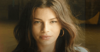 Copertina di “Sul palco suonerò le chitarre di mio papà. Mi serviranno da scudo. Come mia madre, anche lui mi ha insegnato a vivere: per lui era fondamentale fare gruppo”: Emma torna live a Rock In Roma