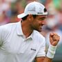 Copertina di Wimbledon, Berrettini comincia con il botto: batte Wawrinka in una maratona da oltre 4 ore. Poi gli regala l’ovazione: “È una leggenda”