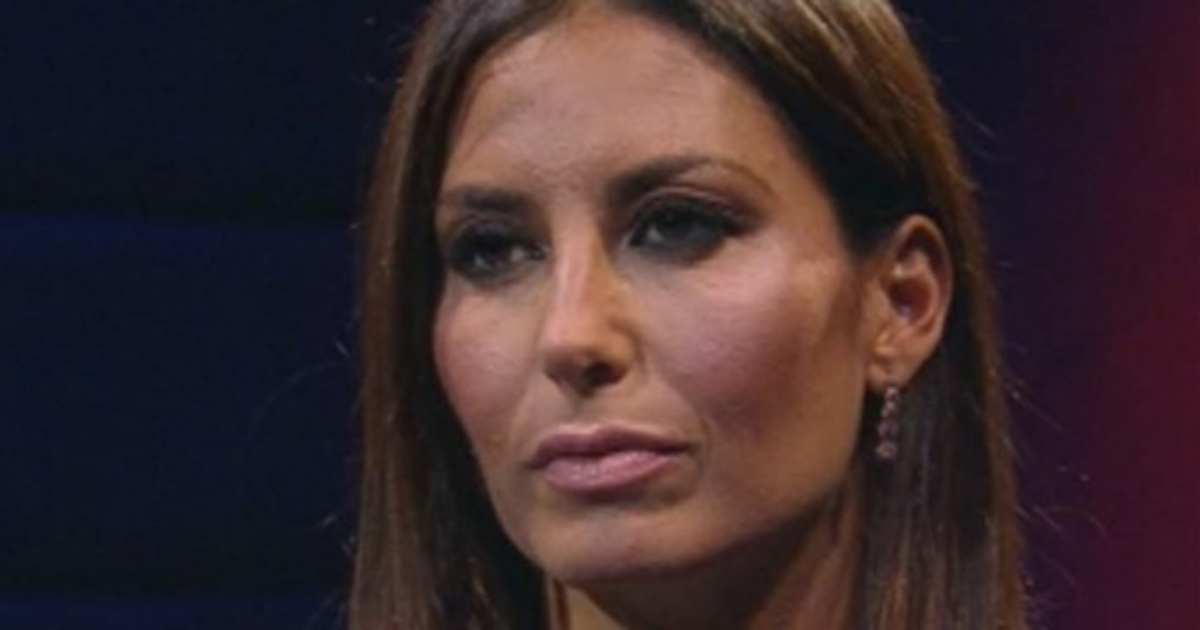 “Ritocco le mie foto per insicurezza, tolgo il brufoletto ma non mi allungo le gambe. In gravidanza ho preso 26 kg, non mi pesavo più, volevo godermi il momento”: così Elisabetta Gregoraci