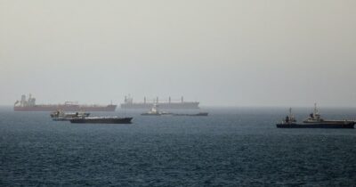 Copertina di Nyt: “Consegnato agli Usa il piano di Oman e Iran per far pagare tariffe per il transito nello Stretto di Hormuz”