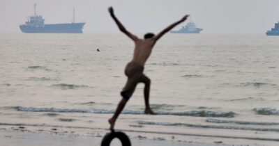 Copertina di Iran-Usa, un passo indietro: a Doha colloqui indiretti  e solo su Hormuz