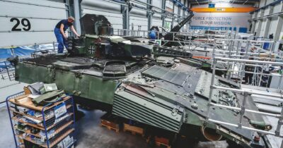 Copertina di La Germania si riarma  da sola: vuole 400 mld di tagli al Bilancio Ue